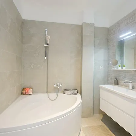 Korina Apartment *